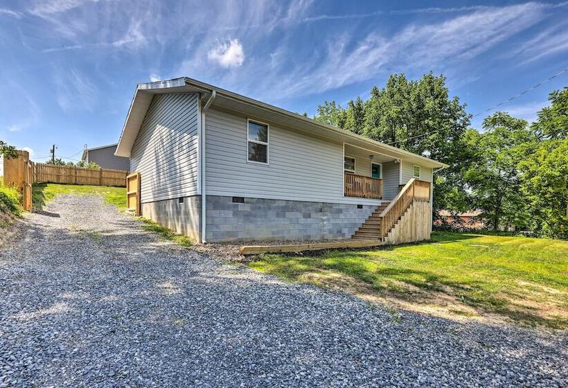 Pet Friendly Digs W/ Fire Pit & Large Yard!