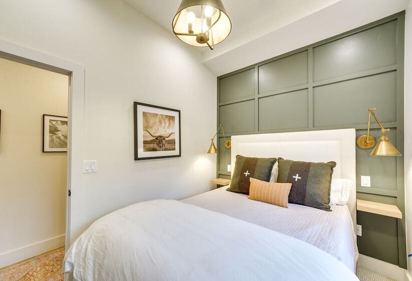 Inviting & Renovated Home In Crested Butte!