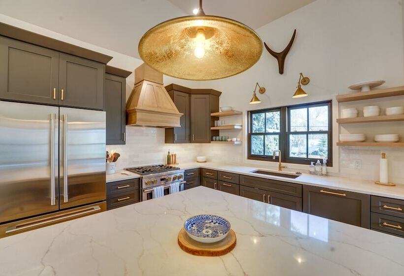 Inviting & Renovated Home In Crested Butte!