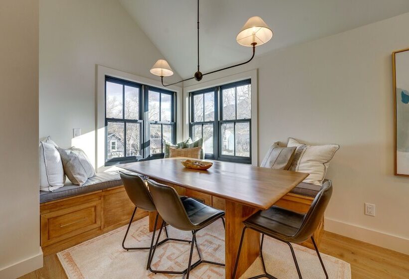 Inviting & Renovated Home In Crested Butte!