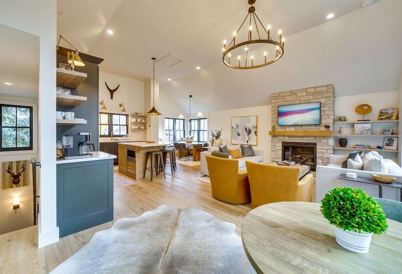 Inviting & Renovated Home In Crested Butte!