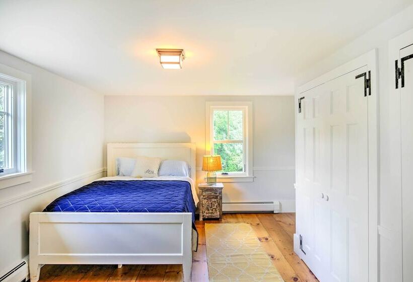 Pet Friendly House W/ Deck   10 Mi To Stowe Mtn!