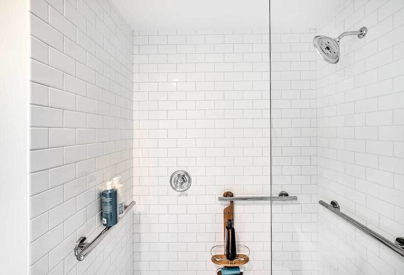 Pet Friendly House W/ Deck   10 Mi To Stowe Mtn!