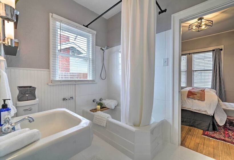 Pet Friendly Okc Home, 3 Miles To Downtown!