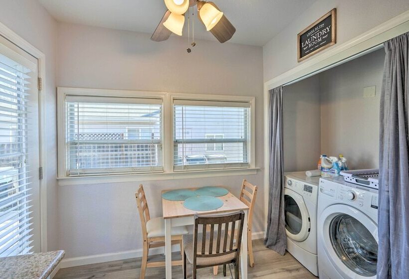 Pet Friendly Sacramento Home ~ 5 To Downtown!