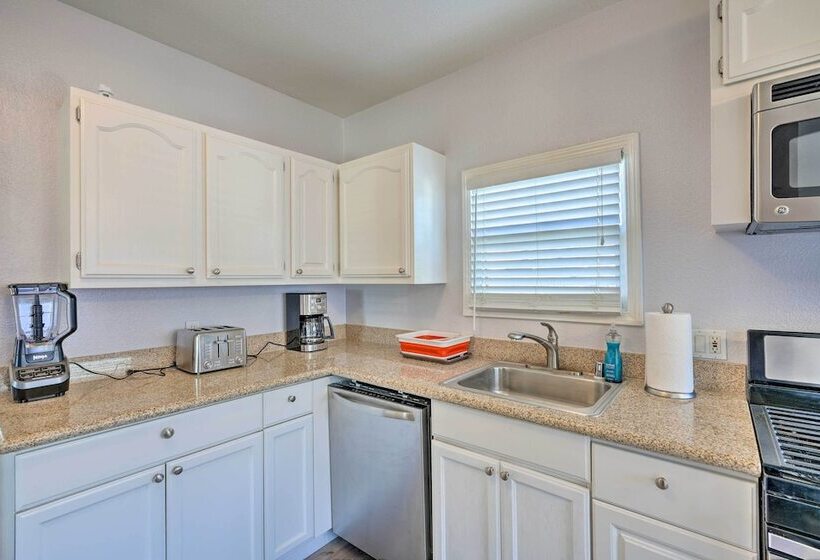 Pet Friendly Sacramento Home ~ 5 To Downtown!