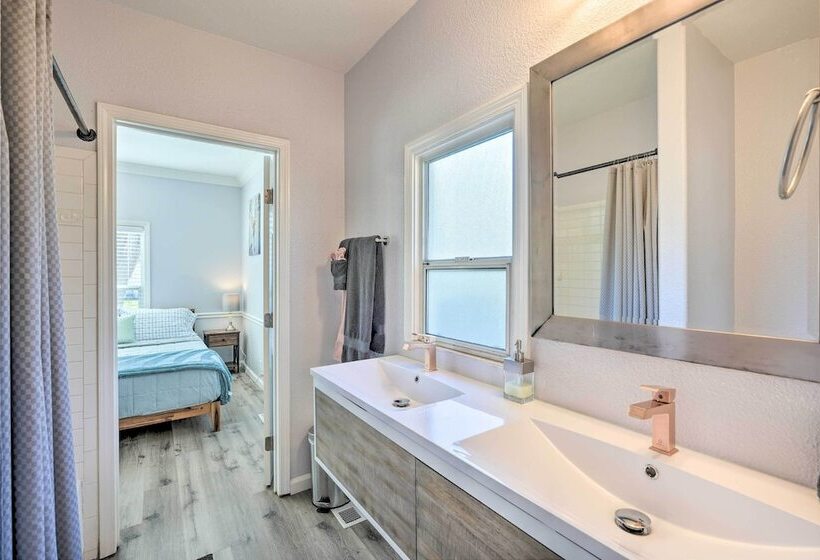 Pet Friendly Sacramento Home ~ 5 To Downtown!