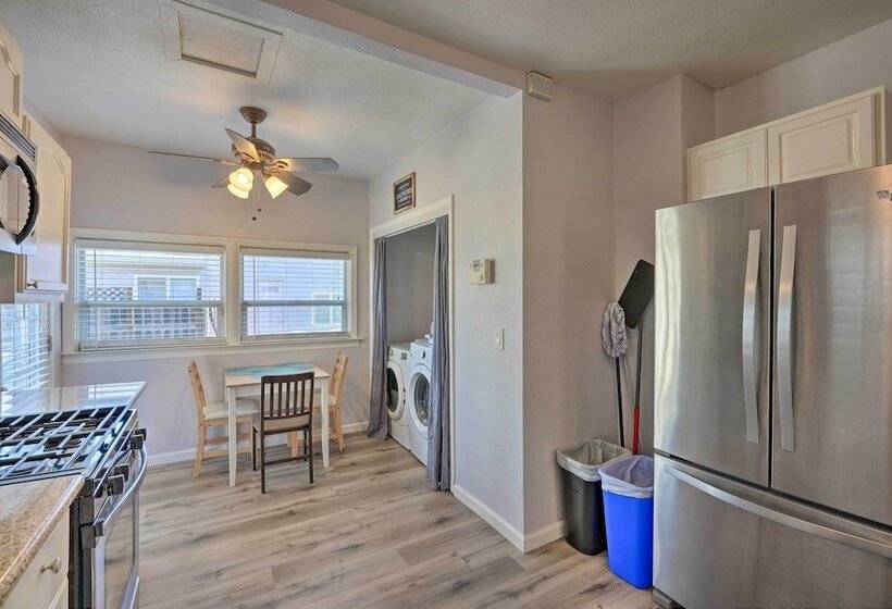 Pet Friendly Sacramento Home ~ 5 To Downtown!
