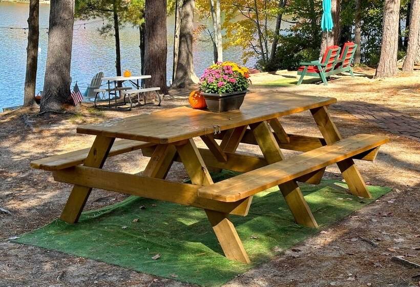 Pet Friendly Waterfront Cottage: On Site Bunkhouse