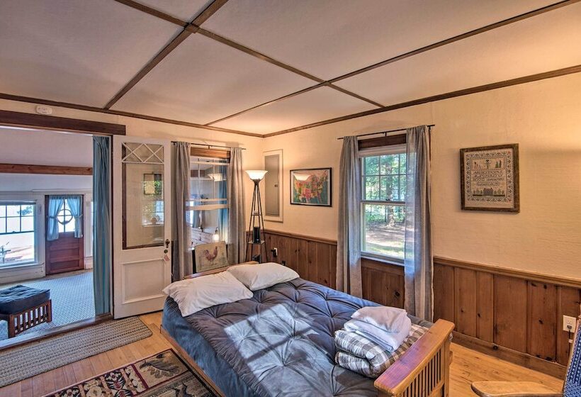 Pet Friendly Waterfront Cottage: On Site Bunkhouse