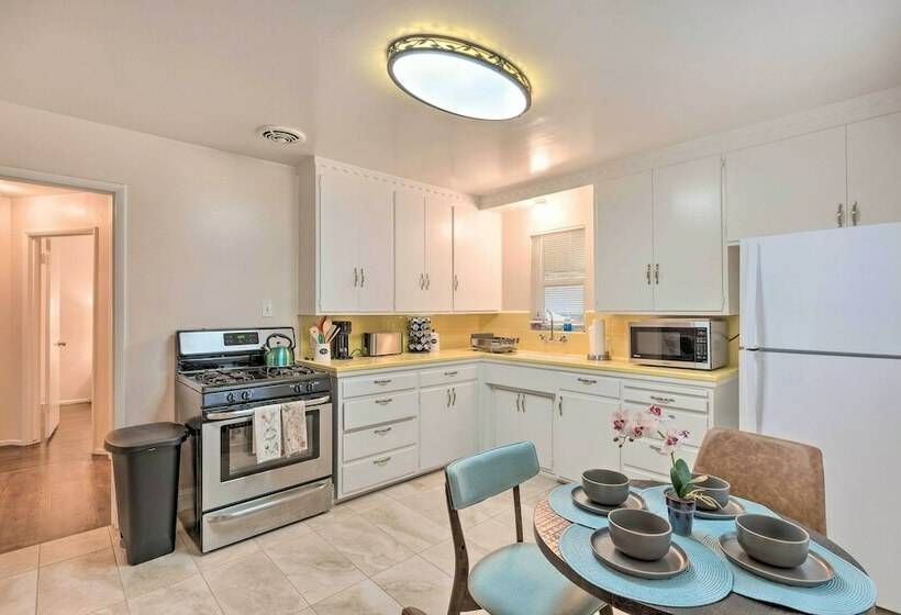 Petfriendly Sacramento Home Near Downtown!