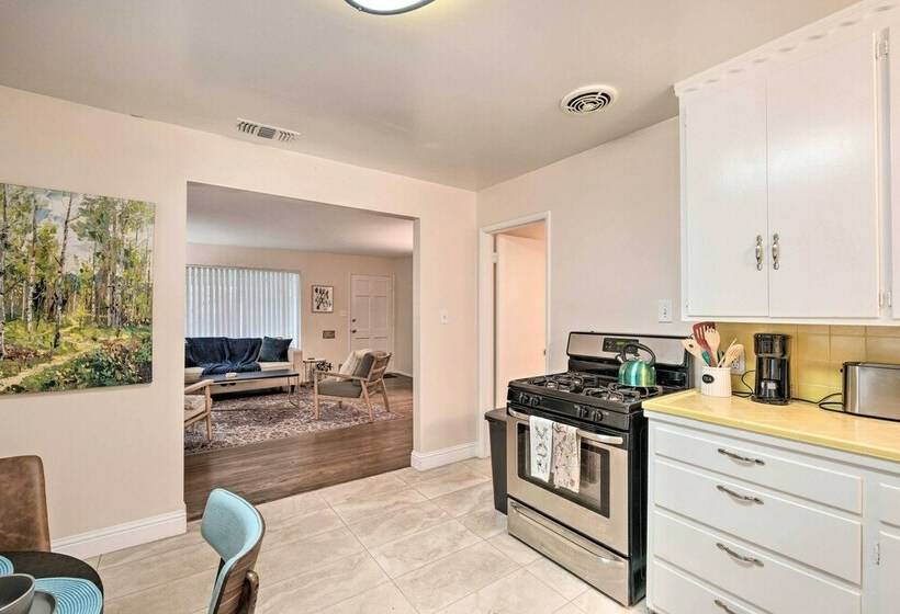 Petfriendly Sacramento Home Near Downtown!