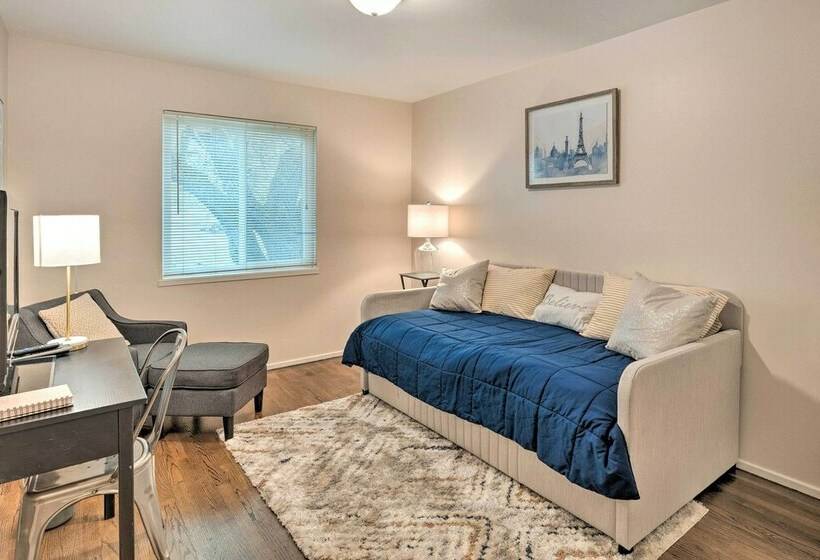 Petfriendly Sacramento Home Near Downtown!