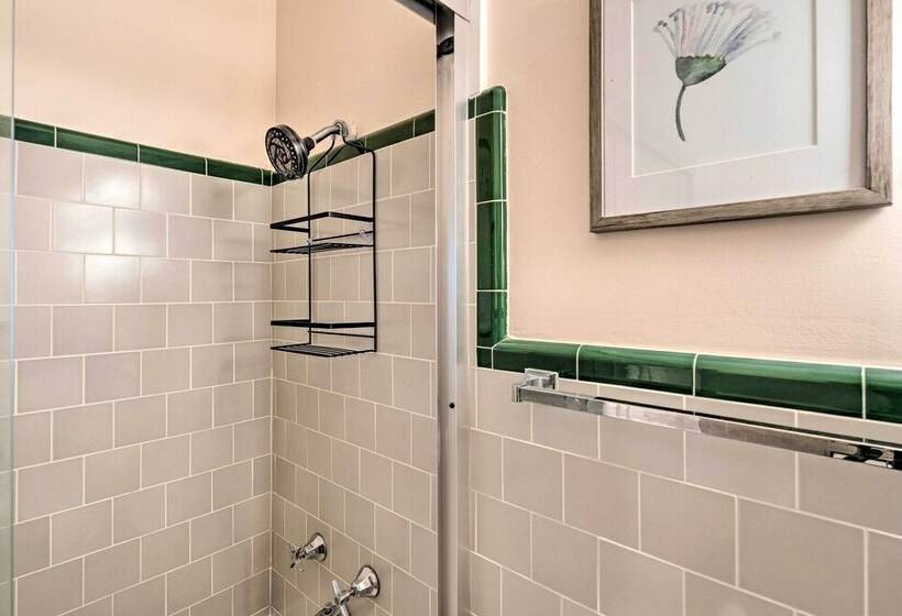 Petfriendly Sacramento Home Near Downtown!