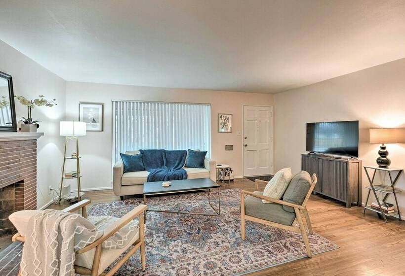 Petfriendly Sacramento Home Near Downtown!