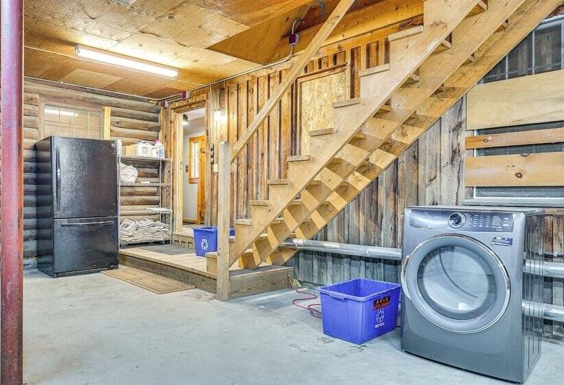 Picture Perfect Vermont Mtn Cabin W/ Hot Tub!