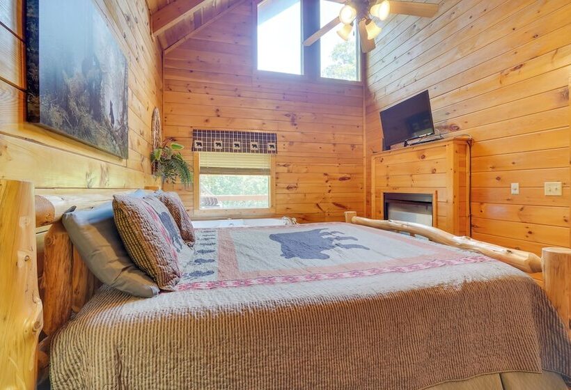 Pigeon Forge Cabin W/ Hot Tub: 5 Mi To Dollywood