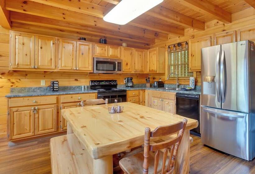 Pigeon Forge Cabin W/ Hot Tub: 5 Mi To Dollywood