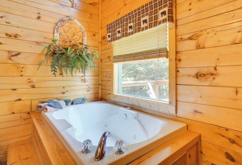 Pigeon Forge Cabin W/ Hot Tub: 5 Mi To Dollywood
