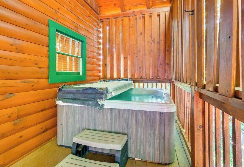 Pigeon Forge Cabin W/ Hot Tub: 5 Mi To Dollywood