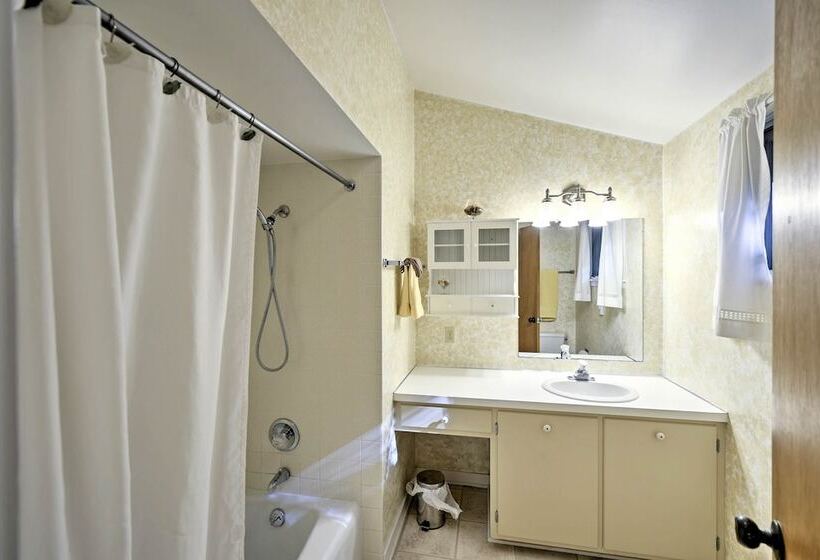 Pine Cottage  Duplex W/ Deck: Walk To State Park!