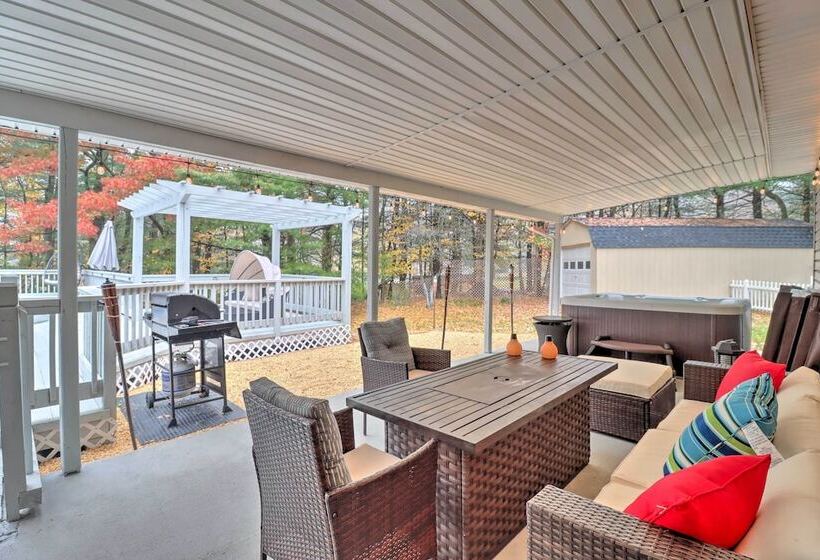 Pocono Home W/ Hot Tub, Fireplace, & Game Room!