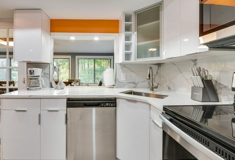 Poconos Home W/ Hot Tub, Game Room & Lake Access!