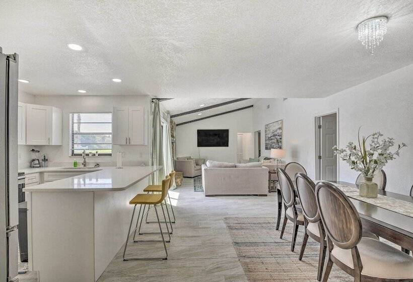 Port Orange Oasis: Close To Beaches & Dining!