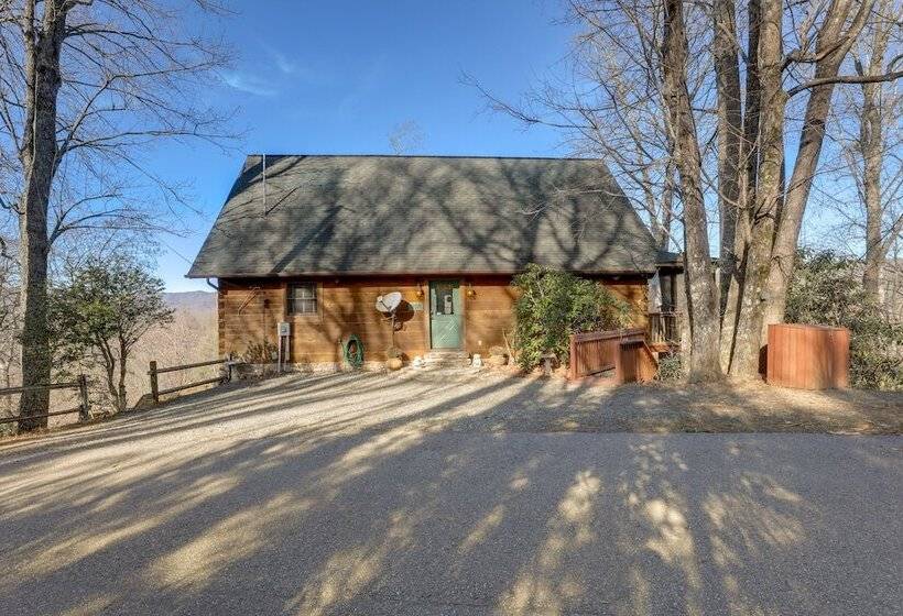 Hot Tub & Game Room: Powderhorn Mountain Cabin