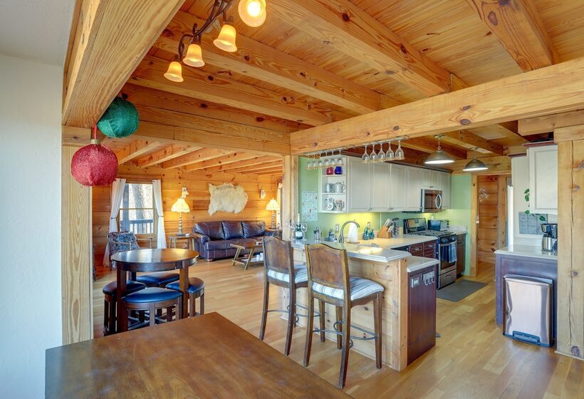 Hot Tub & Game Room: Powderhorn Mountain Cabin