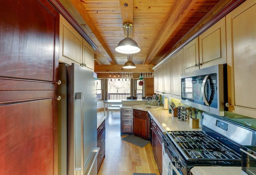 Hot Tub & Game Room: Powderhorn Mountain Cabin