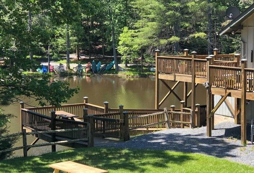 Hot Tub & Game Room: Powderhorn Mountain Cabin