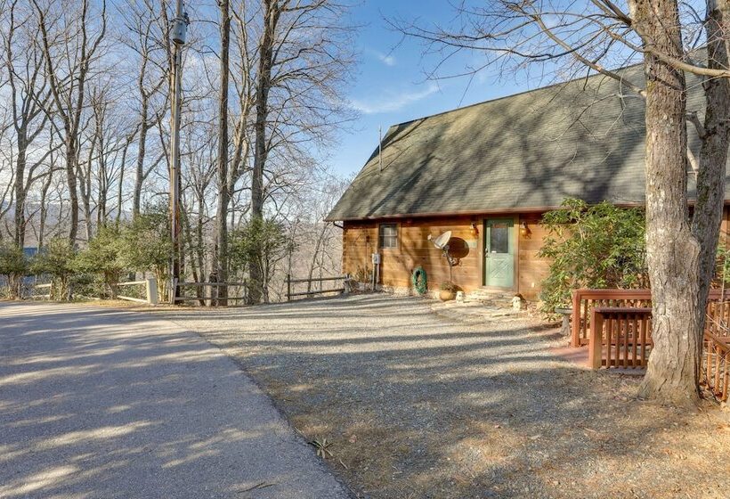 Hot Tub & Game Room: Powderhorn Mountain Cabin