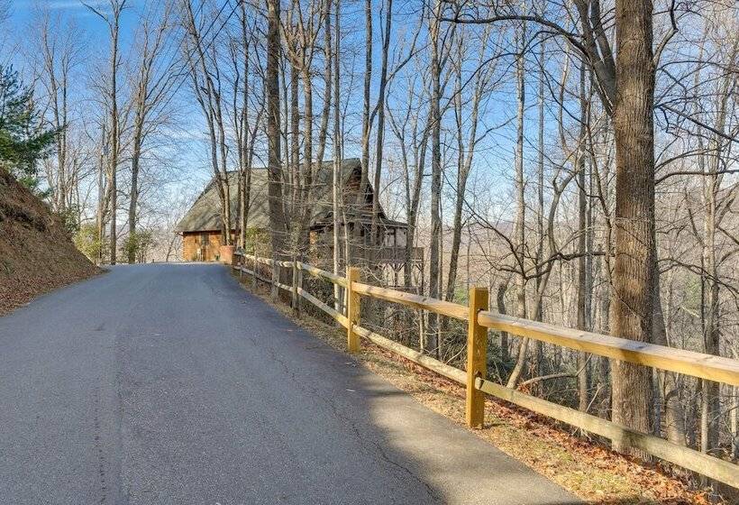 Hot Tub & Game Room: Powderhorn Mountain Cabin