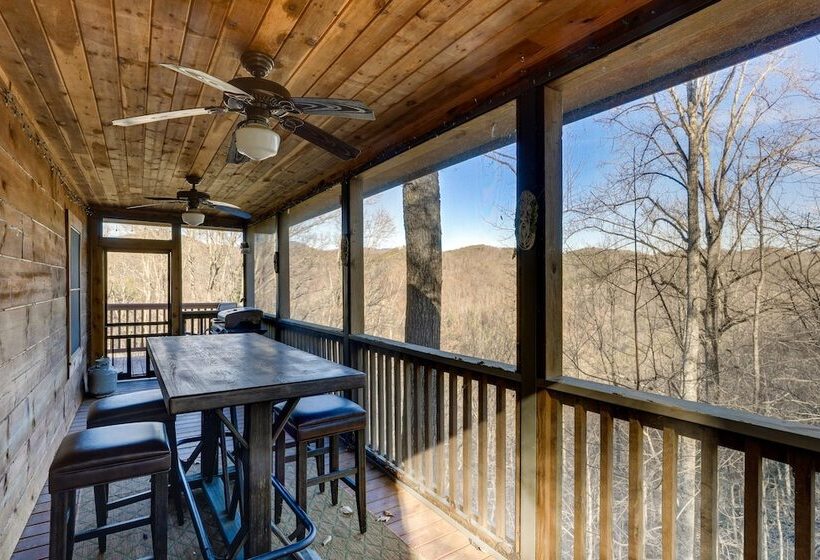 Hot Tub & Game Room: Powderhorn Mountain Cabin