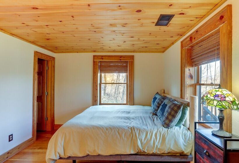 Hot Tub & Game Room: Powderhorn Mountain Cabin