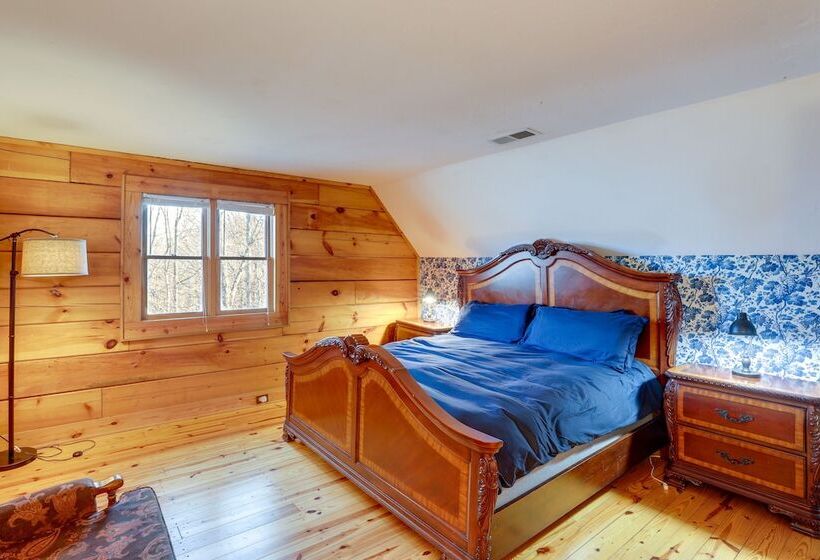 Hot Tub & Game Room: Powderhorn Mountain Cabin