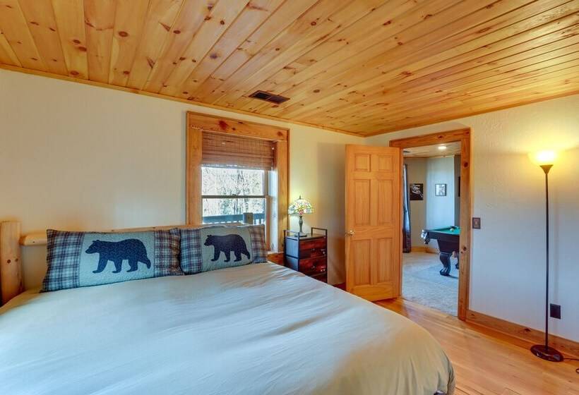 Hot Tub & Game Room: Powderhorn Mountain Cabin
