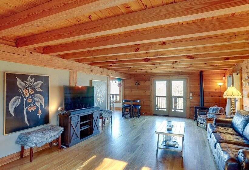 Hot Tub & Game Room: Powderhorn Mountain Cabin