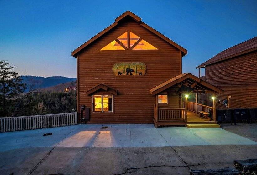 Private Cabin W/ Tree Top Mtn Views: Pets Welcome