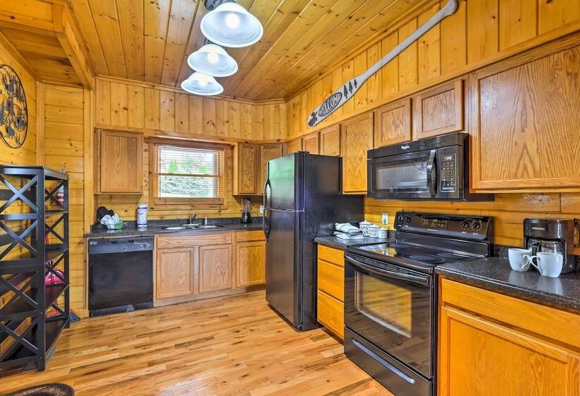 Private Cabin W/ Tree Top Mtn Views: Pets Welcome