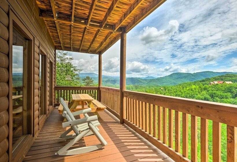 Private Cabin W/ Tree Top Mtn Views: Pets Welcome