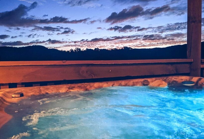 Private Cabin W/ Tree Top Mtn Views: Pets Welcome