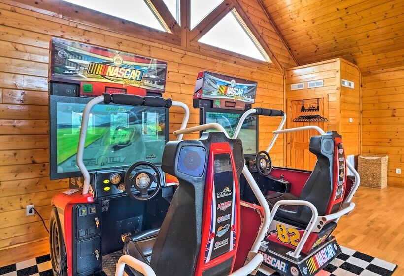 Private Cabin W/ Tree Top Mtn Views: Pets Welcome