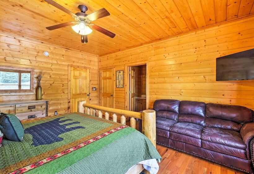 Private Cabin W/ Tree Top Mtn Views: Pets Welcome