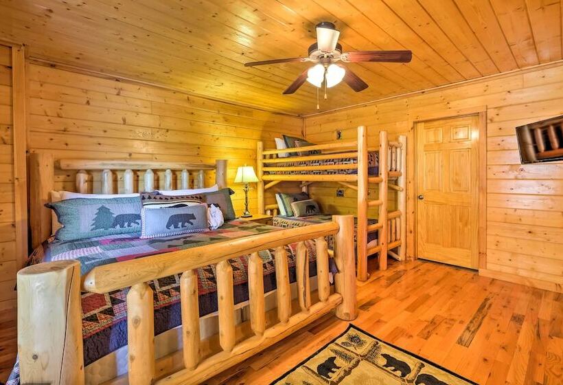 Private Cabin W/ Tree Top Mtn Views: Pets Welcome