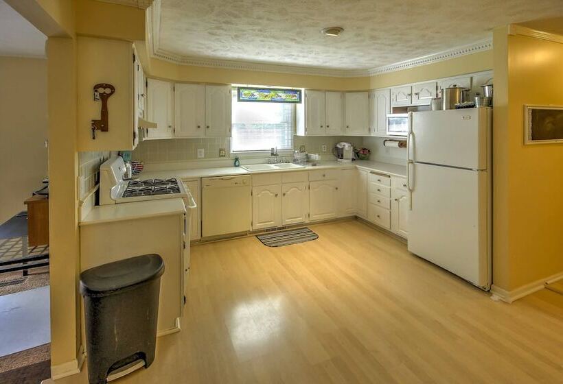 Private Plymouth Hideaway   13 Miles To Ann Arbor!