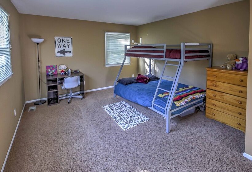 Private Plymouth Hideaway   13 Miles To Ann Arbor!