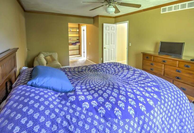 Private Plymouth Hideaway   13 Miles To Ann Arbor!