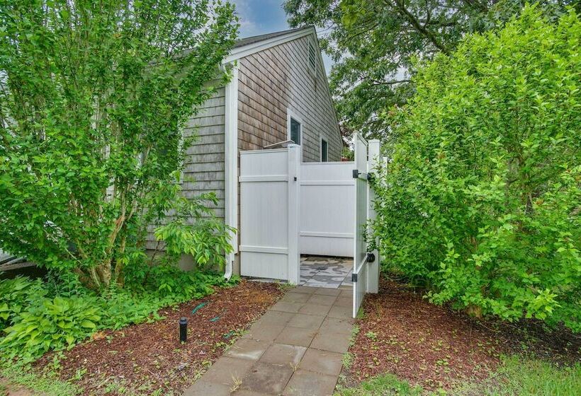 Dennis Retreat: 4 Mi To Mayflower Beach!